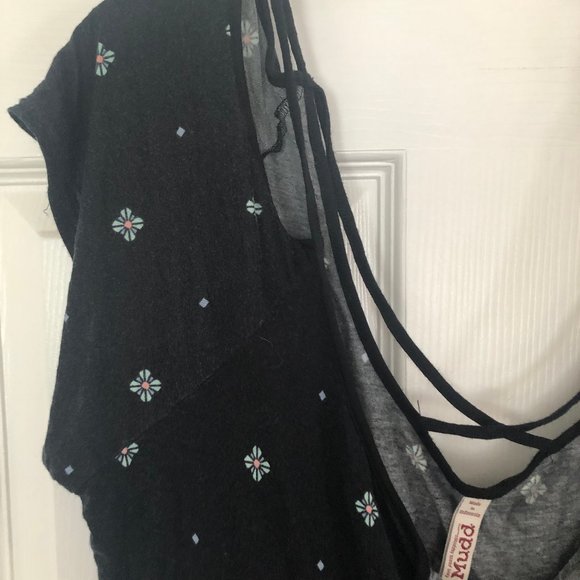 Short Sleeve Woman's Top - Picture 3 of 5